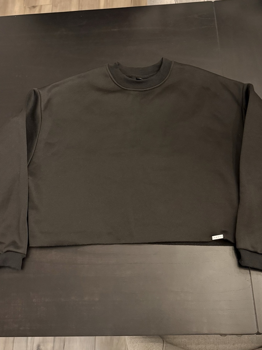 SUMWON Cropped Oversized Graphic Sweatshirt in Black